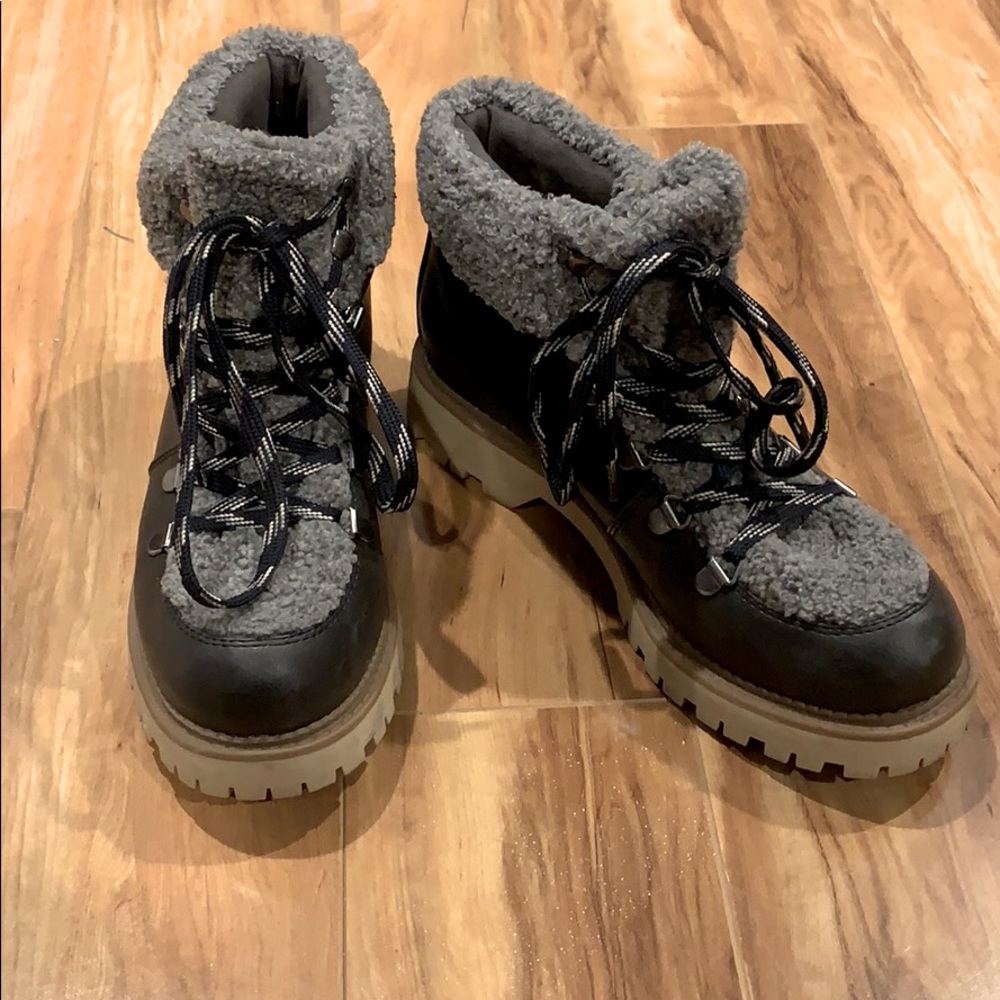 Winter hiking boot
